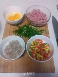 Make Yangzhou fried rice step 2