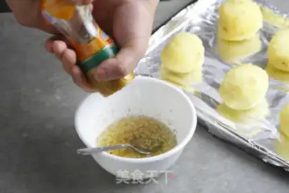 Make Garlic milk and potatoes step 0