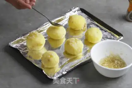 Make Garlic milk and potatoes step 1