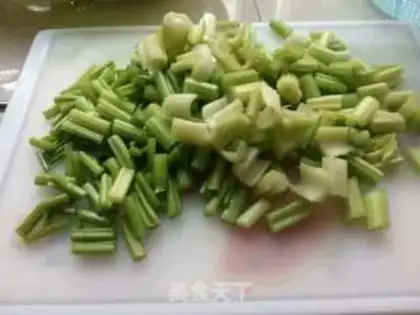 Make The celery is made of meat step 0