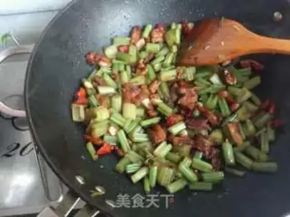 Make The celery is made of meat step 4