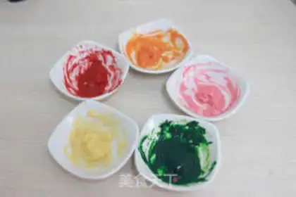 Make Halloween candy roll step 4