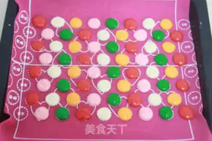 Make Halloween candy roll step 8