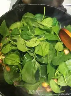 Make White bean spinach mushroom salad step 1