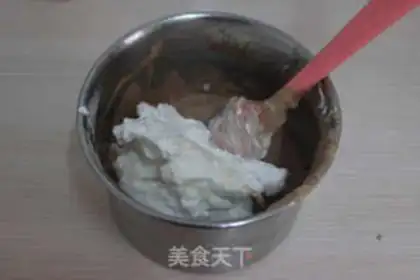 Make Halloween candy roll step 11