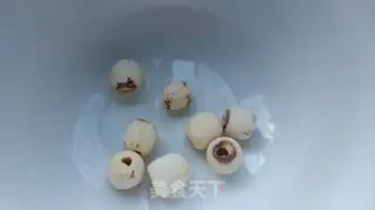 Make Chicken soup with red dates step 3