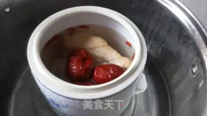 Make Chicken soup with red dates step 4