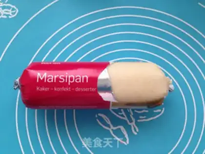 Make Toon train birthday cake step 10