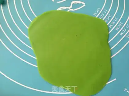 Make Toon train birthday cake step 15