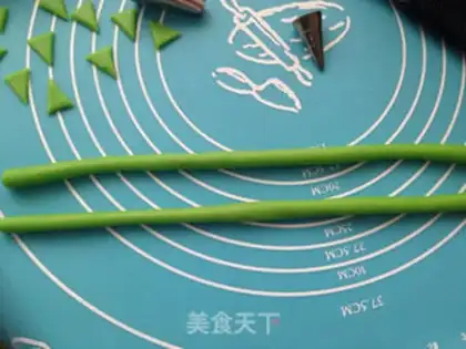 Make Toon train birthday cake step 17