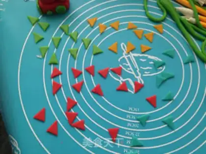Make Toon train birthday cake step 19