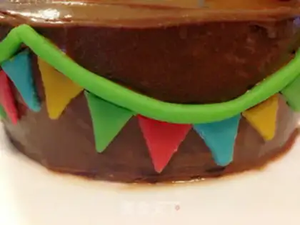 Make Toon train birthday cake step 28