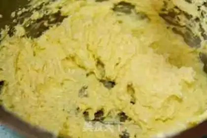 Make Red velvet wedding cake step 12
