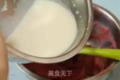 Make Red velvet wedding cake step 16