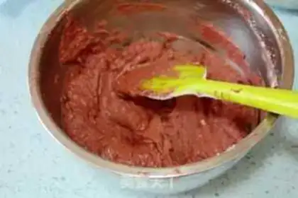 Make Red velvet wedding cake step 18