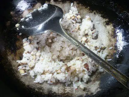 Make Egg mushroom fried rice step 5