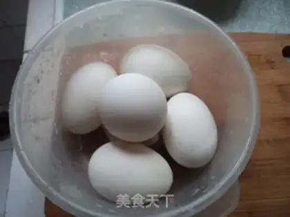 Make A duck egg with red oil step 0