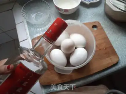 Make A duck egg with red oil step 1