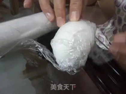 Make A duck egg with red oil step 3
