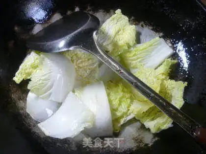 Make Beefball cabbage noodles step 2