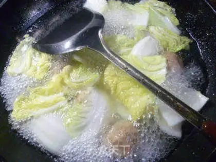 Make Beefball cabbage noodles step 3