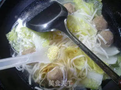 Make Beefball cabbage noodles step 7