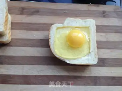 Make Toast roasted eggs step 3
