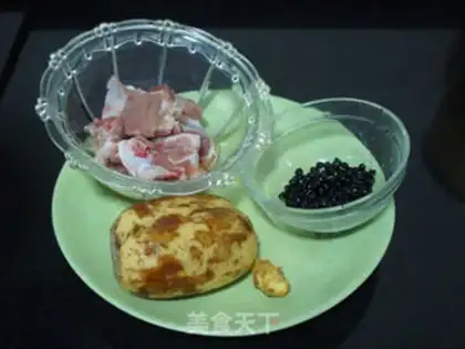 Make Black Bean Lotus Bone soup step 0