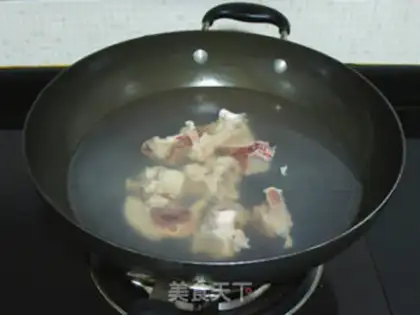 Make Black Bean Lotus Bone soup step 1