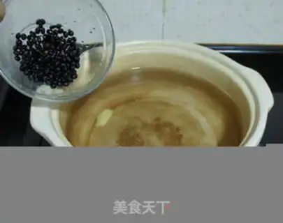 Make Black Bean Lotus Bone soup step 2