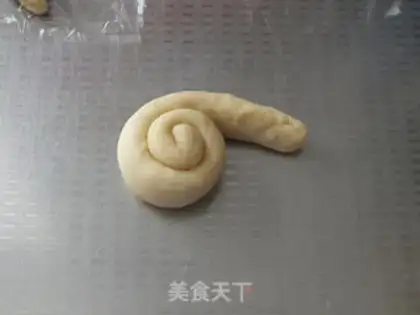 Make Snail bread step 11