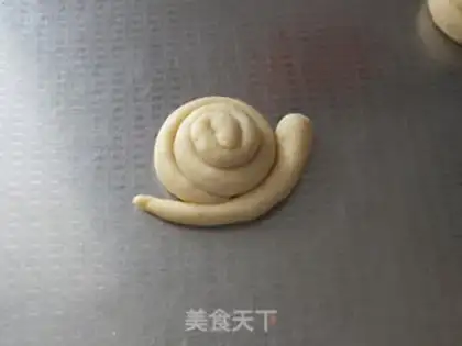 Make Snail bread step 12