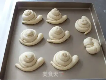 Make Snail bread step 13