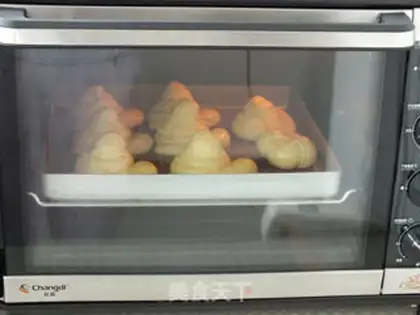 Make Snail bread step 16