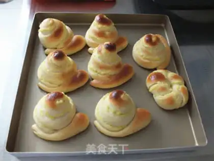 Make Snail bread step 17