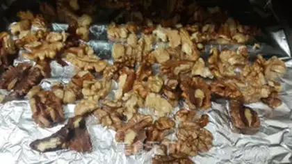 Make Amber walnuts step 1