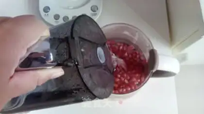 Make Pomegranate lemonade step 2
