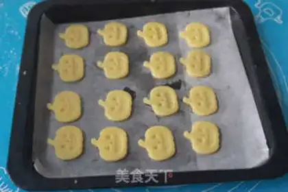 Make Halloween pumpkin cookies step 2