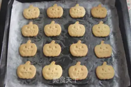 Make Halloween pumpkin cookies step 3