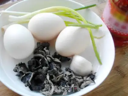 Make Pyramids, fried eggs step 0