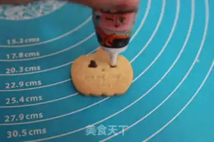 Make Halloween pumpkin cookies step 5