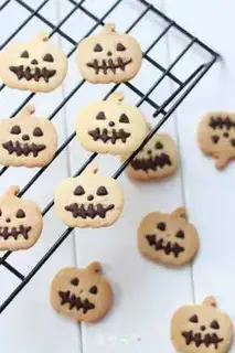 Make Halloween pumpkin cookies step 6