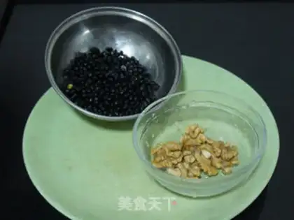 Make walnut beans juice step 1