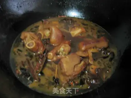 Make Spicy red burning pigs
