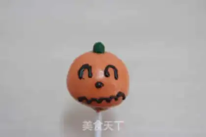 Make Halloween lollipop cake step 4