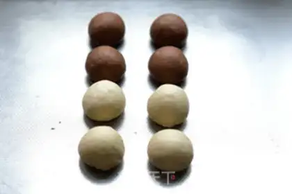 Make Double-coloured braid bread step 5