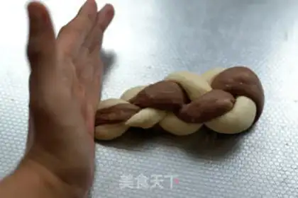 Make Double-coloured braid bread step 12