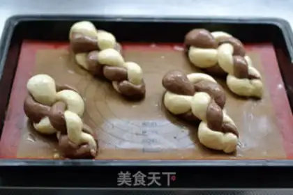 Make Double-coloured braid bread step 14