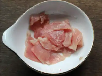 Make Tomato pork and liver soup step 1