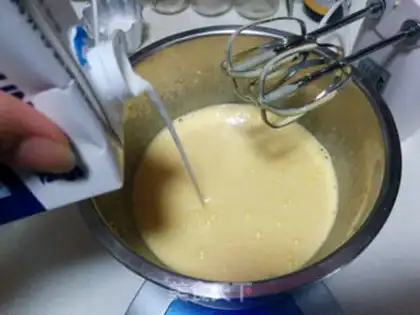 Make Cake rolls with giraffes step 3